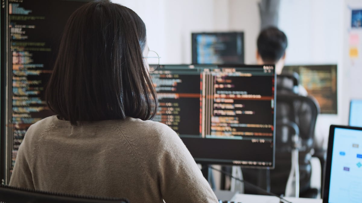 <span id="hs_cos_wrapper_name" class="hs_cos_wrapper hs_cos_wrapper_meta_field hs_cos_wrapper_type_text" style="" data-hs-cos-general-type="meta_field" data-hs-cos-type="text" >Come i team di sicurezza aziendale possono passare dall’ambizione sull’AI alla resilienza operativa</span>